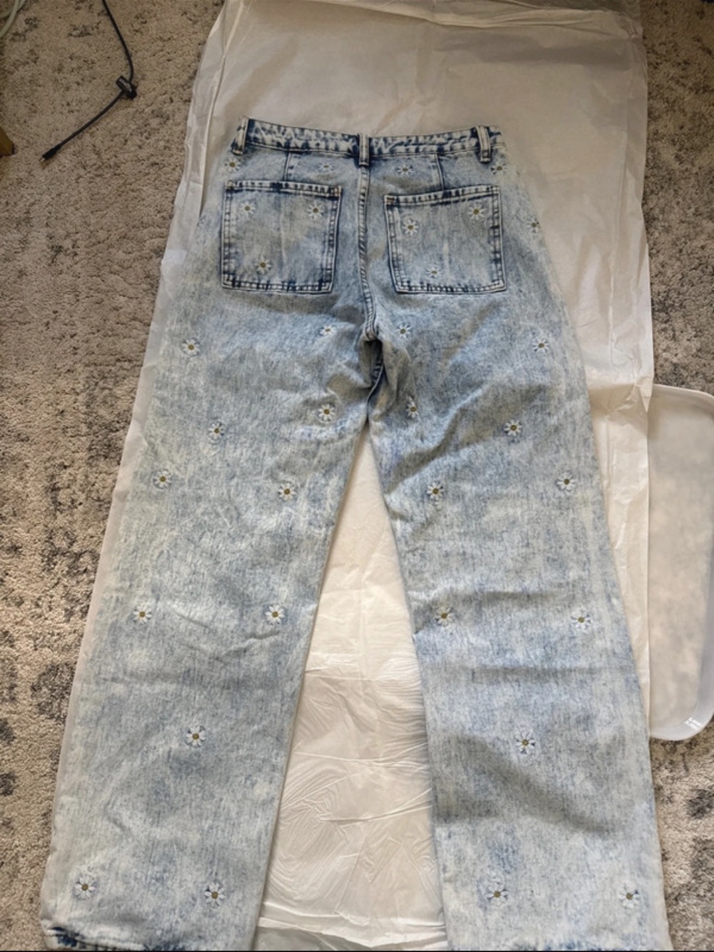 Embroidered Daisy Straight-Leg Jeans — Light Blue - Picture 3 of 4